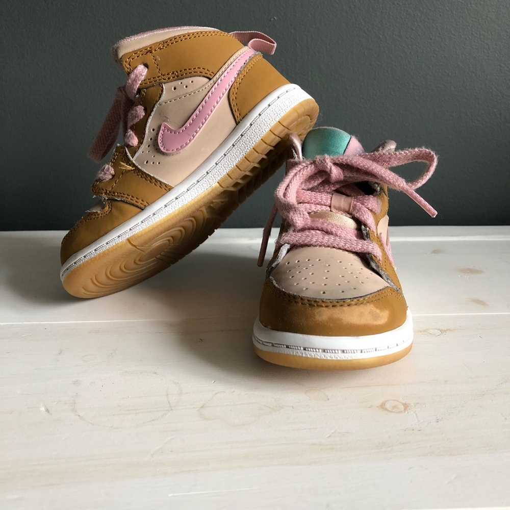 Retro Nike Hare Air Jordan Lola Bunny Girl Shoes
